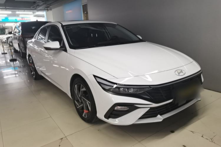 Used Hyundai Elantra 2023 1.5L CVT GLX Elite Edition Front Right 45 Deg