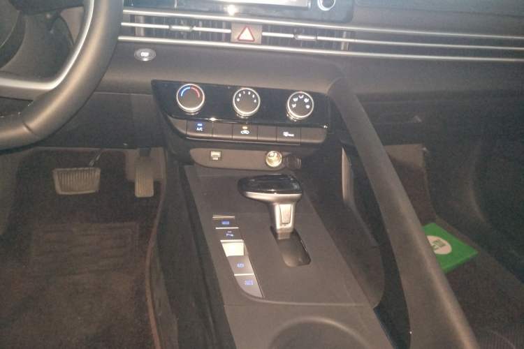 Used Hyundai Elantra 2023 1.5L CVT GLX Elite Edition Gear Lever