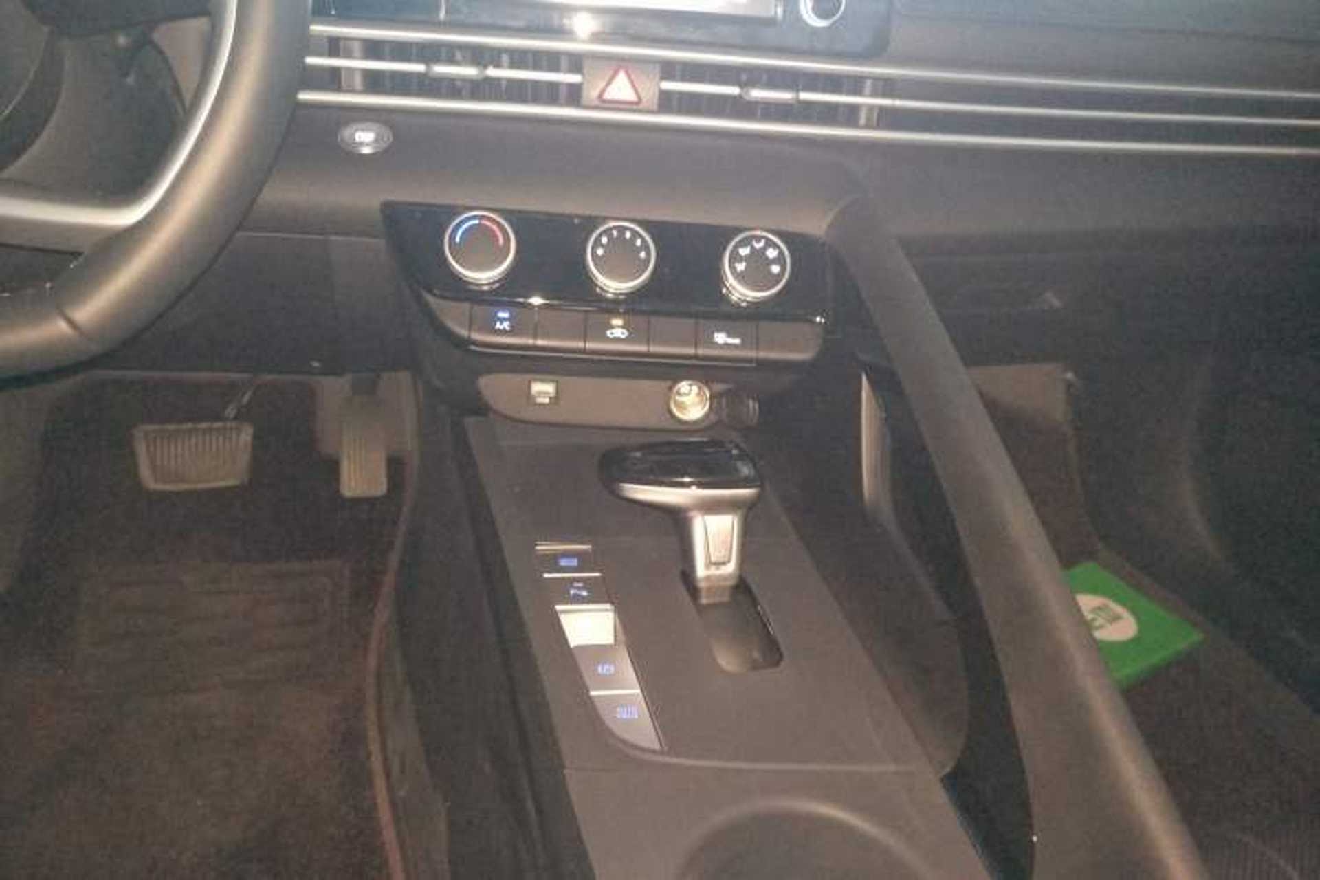 Used Hyundai Elantra 2023 1.5L CVT GLX Elite Edition Gear Lever