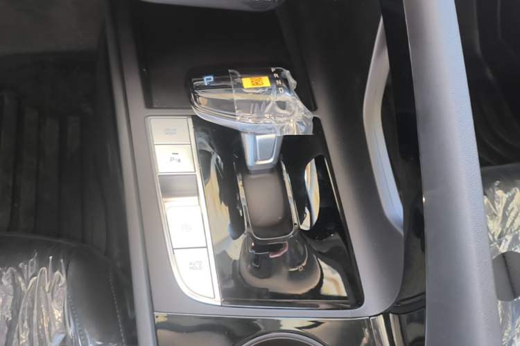Used Hyundai Elantra 2023 1.5L CVT GLX Elite Edition Gear Lever