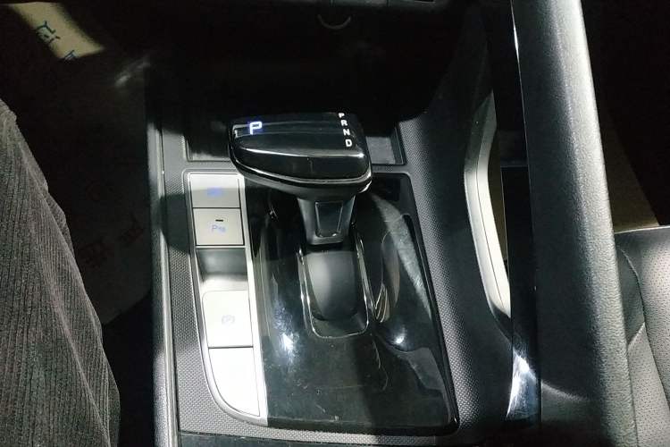 Used Hyundai Elantra 2023 1.5L CVT LUX Prestige Edition Gear Lever