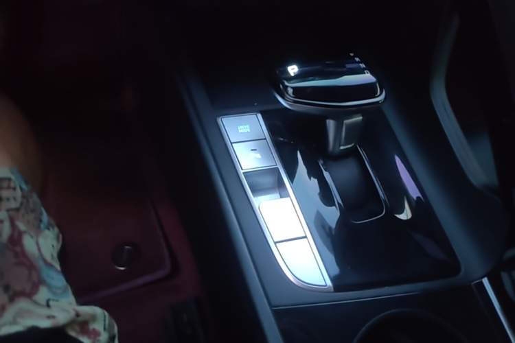 Used Hyundai Elantra 2023 1.5L CVT GLX Elite Edition Gear Lever
