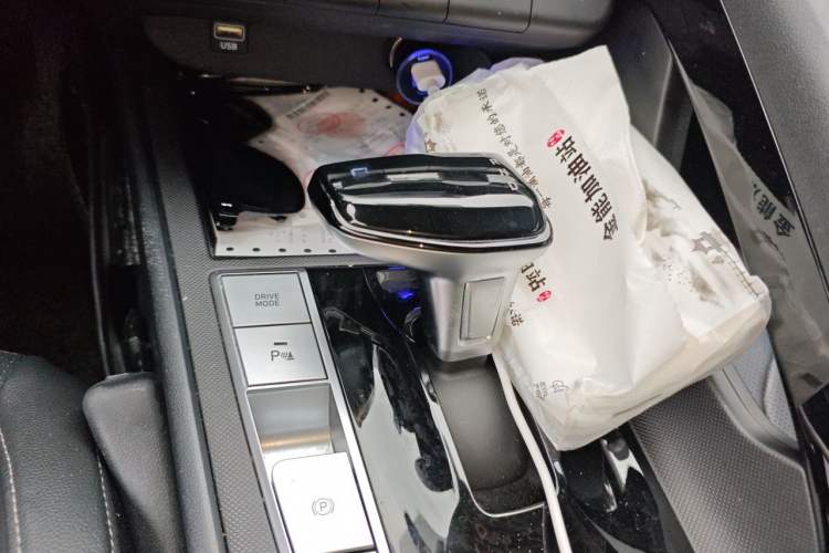 Used Hyundai Elantra 2023 1.5L CVT GLX Elite Edition Gear Lever