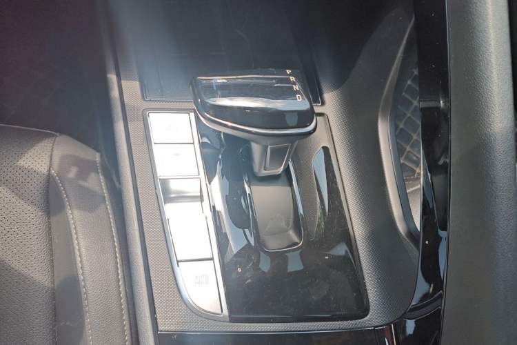 Used Hyundai Elantra 2023 1.5L CVT LUX Prestige Edition Gear Lever