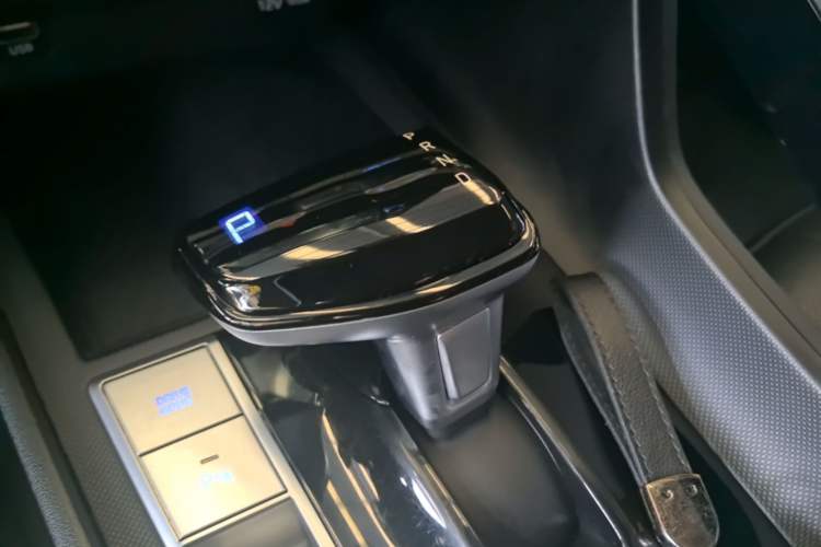 Used Hyundai Elantra 2023 1.5L CVT GLX Elite Edition Gear Lever