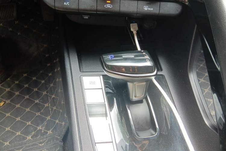 Used Hyundai Elantra 2023 1.5L CVT GLS Leading Edition Gear Lever