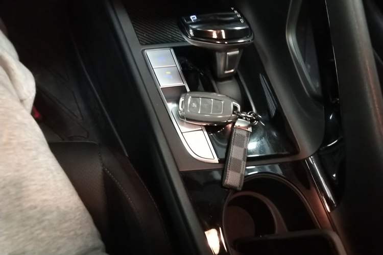 Used Hyundai Elantra 2023 1.5L CVT GLX Elite Edition Gear Lever