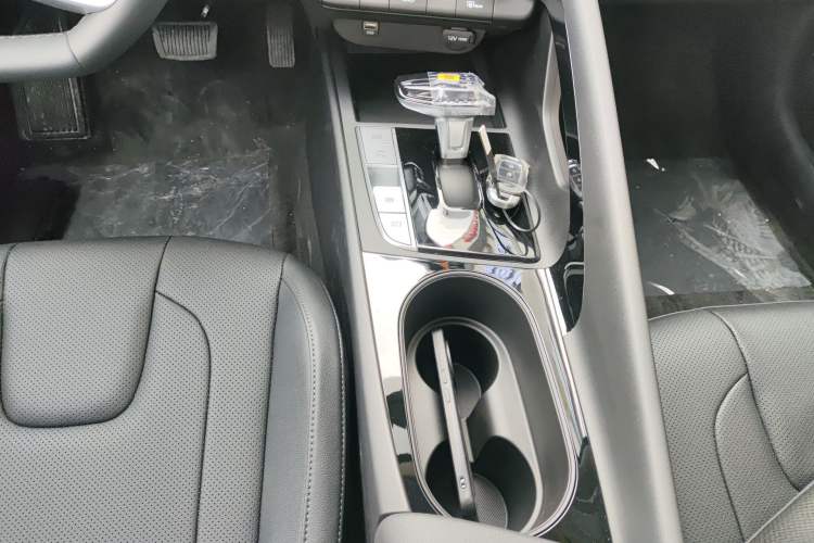 Used Hyundai Elantra 2023 1.5L CVT GLX Elite Edition Gear Lever