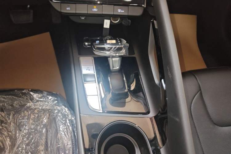 Used Hyundai Elantra 2023 1.5L CVT GLX Elite Edition Gear Lever