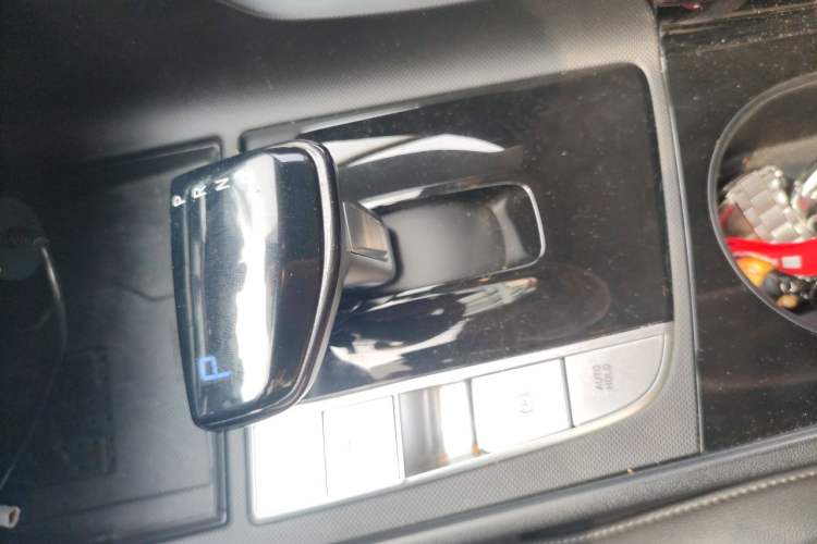 Used Hyundai Elantra 2023 1.5L CVT LUX Prestige Edition Gear Lever