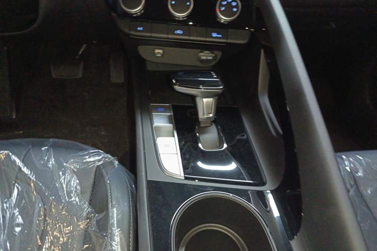 Used Hyundai Elantra 2023 1.5L CVT GLX Elite Edition Gear Lever