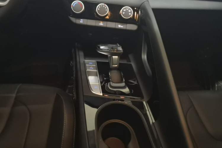 Used Hyundai Elantra 2023 1.5L CVT GLX Elite Edition Gear Lever