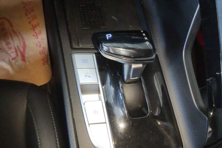 Used Hyundai Elantra 2023 1.5L CVT LUX Prestige Edition Gear Lever