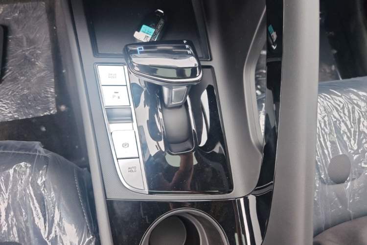 Used Hyundai Elantra 2023 1.5L CVT GLX Elite Edition Gear Lever
