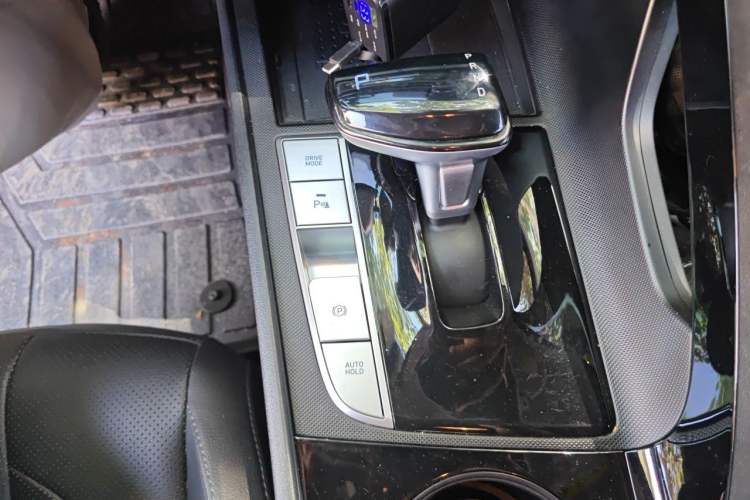 Used Hyundai Elantra 2023 1.5L CVT LUX Prestige Edition Gear Lever