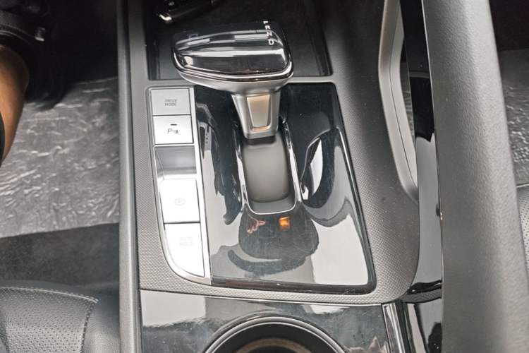 Used Hyundai Elantra 2023 1.5L CVT GLX Elite Edition Gear Lever