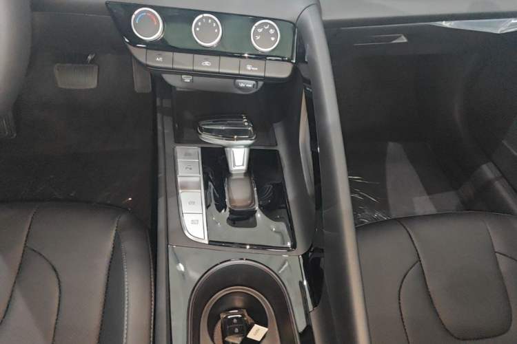 Used Hyundai Elantra 2023 1.5L CVT GLX Elite Edition Gear Lever