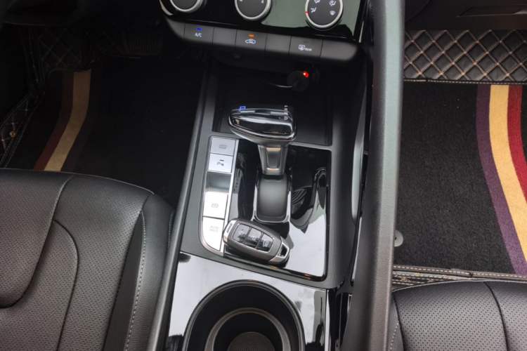 Used Hyundai Elantra 2023 1.5L CVT GLX Elite Edition Gear Lever