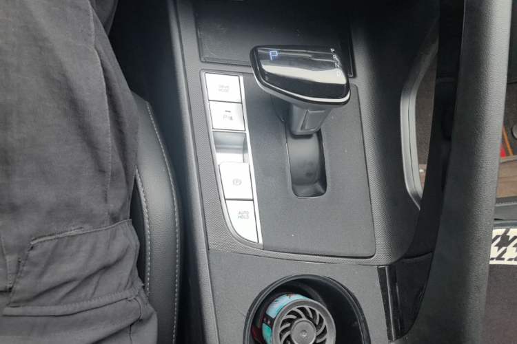 Used Hyundai Elantra 2023 1.5L CVT GLX Elite Edition Gear Lever