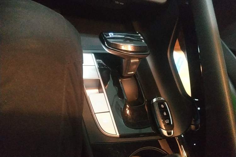 Used Hyundai Elantra 2023 1.5L CVT GLX Elite Edition Gear Lever
