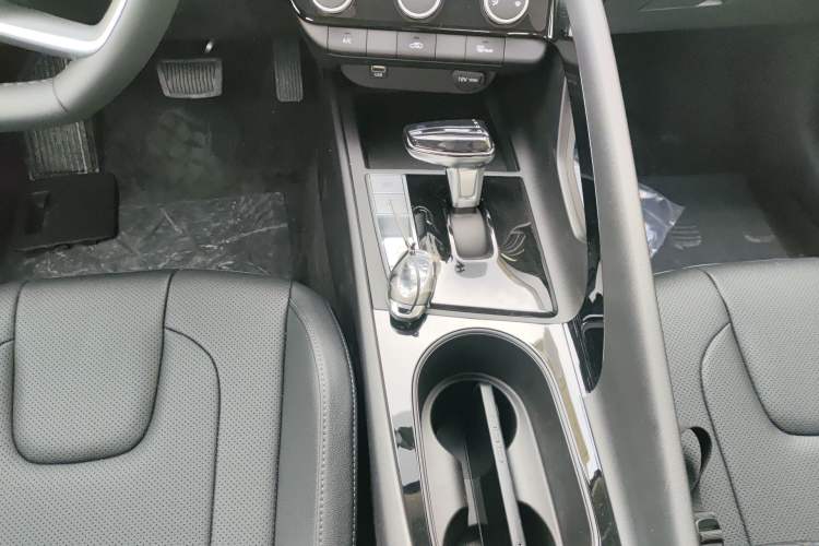 Used Hyundai Elantra 2023 1.5L CVT GLX Elite Edition Gear Lever