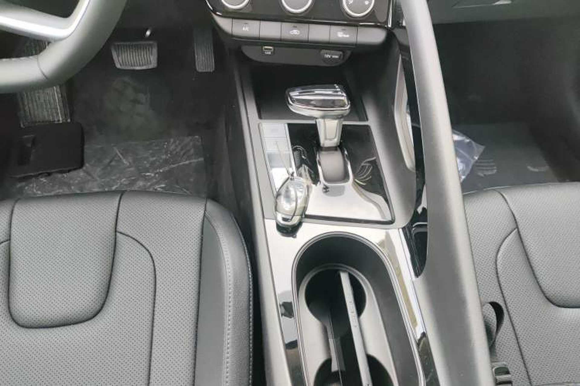 Used Hyundai Elantra 2023 1.5L CVT GLX Elite Edition Gear Lever