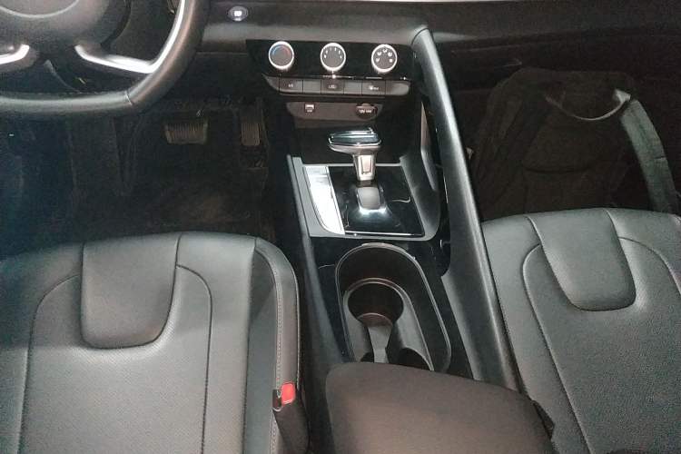 Used Hyundai Elantra 2023 1.5L CVT GLX Elite Edition Gear Lever