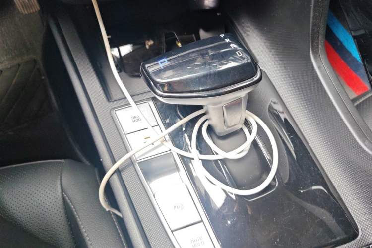 Used Hyundai Elantra 2023 1.5L CVT LUX Prestige Edition Gear Lever