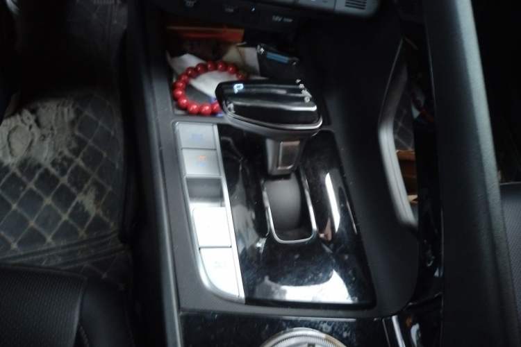Used Hyundai Elantra 2023 1.5L CVT GLX Elite Edition Gear Lever