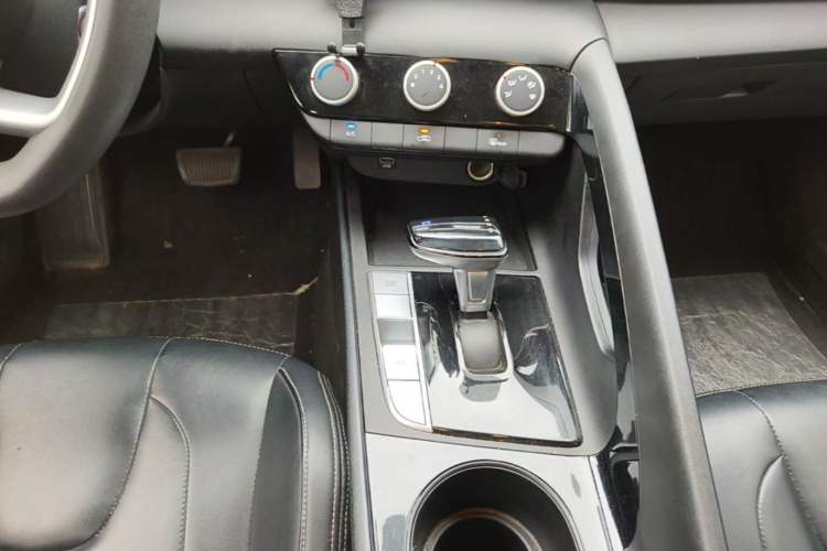 Used Hyundai Elantra 2023 1.5L CVT GLS Leading Edition Gear Lever