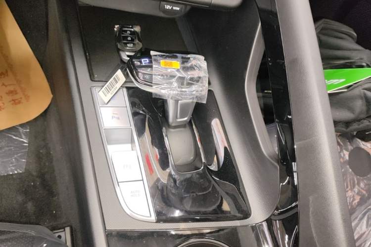 Used Hyundai Elantra 2023 1.5L CVT GLX Elite Edition Gear Lever