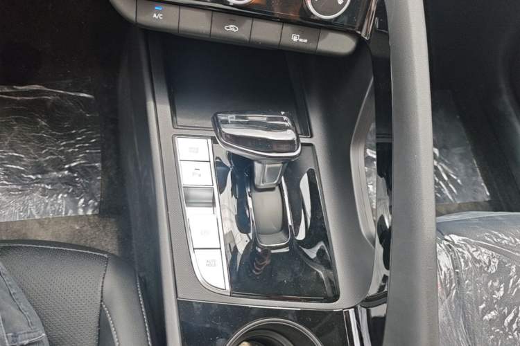 Used Hyundai Elantra 2023 1.5L CVT GLX Elite Edition Gear Lever
