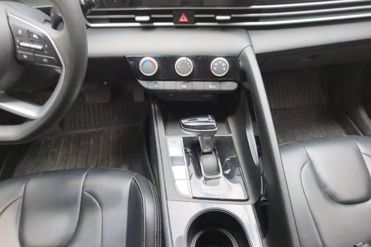 Used Hyundai Elantra 2023 1.5L CVT GLS Leading Edition Gear Lever