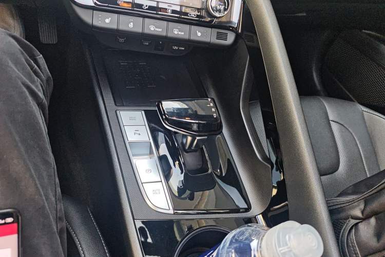 Used Hyundai Elantra 2023 1.5L CVT LUX Prestige Edition Gear Lever