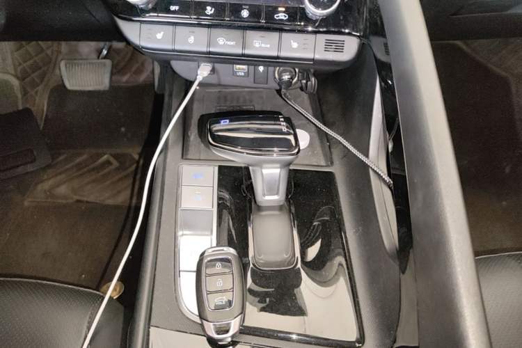 Used Hyundai Elantra 2023 1.5L CVT LUX Prestige Edition Gear Lever
