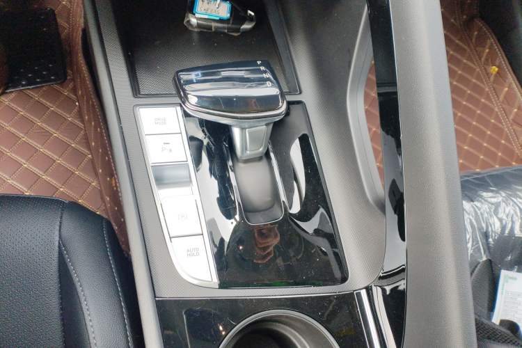 Used Hyundai Elantra 2023 1.5L CVT GLX Elite Edition Gear Lever