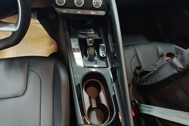 Used Hyundai Elantra 2023 1.5L CVT GLX Elite Edition Gear Lever