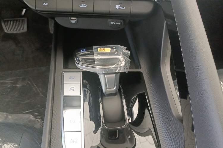 Used Hyundai Elantra 2023 1.5L CVT GLX Elite Edition Gear Lever
