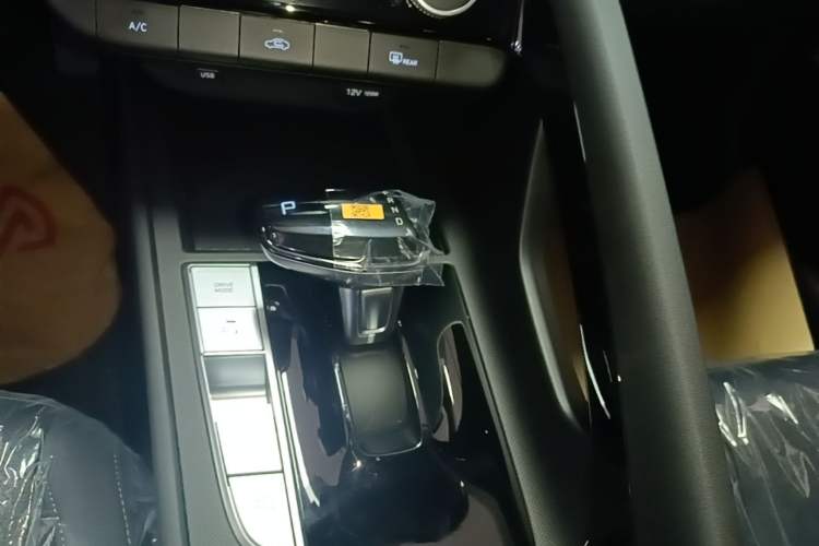 Used Hyundai Elantra 2023 1.5L CVT GLX Elite Edition Gear Lever