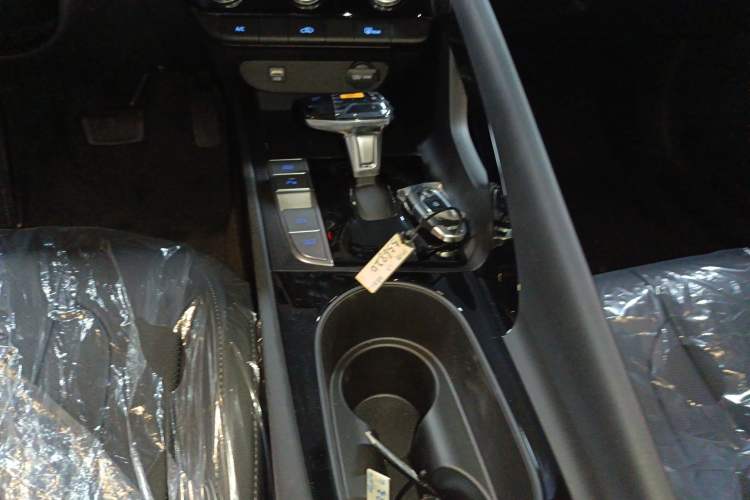 Used Hyundai Elantra 2023 1.5L CVT GLX Elite Edition Gear Lever