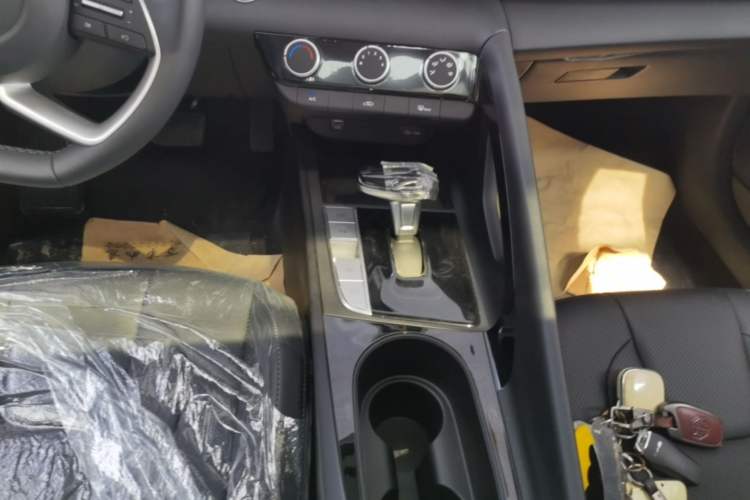 Used Hyundai Elantra 2023 1.5L CVT GLX Elite Edition Gear Lever