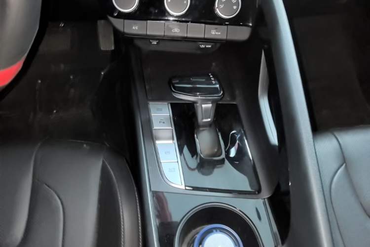 Used Hyundai Elantra 2023 1.5L CVT GLX Elite Edition Gear Lever