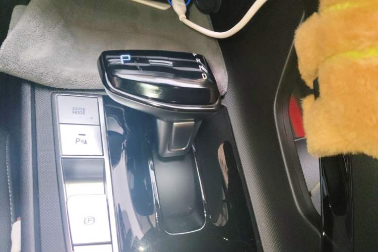 Used Hyundai Elantra 2023 1.5L CVT GLX Elite Edition Gear Lever
