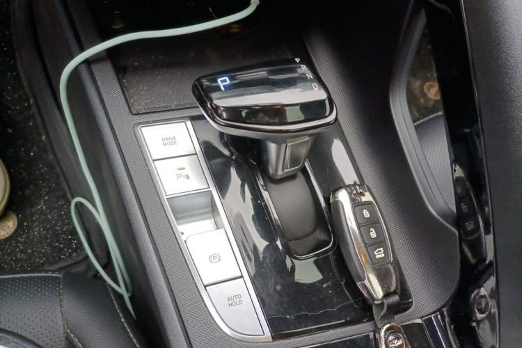 Used Hyundai Elantra 2023 1.5L CVT GLX Elite Edition Gear Lever