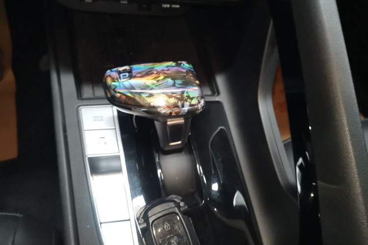 Used Hyundai Elantra 2023 1.5L CVT LUX Prestige Edition Gear Lever