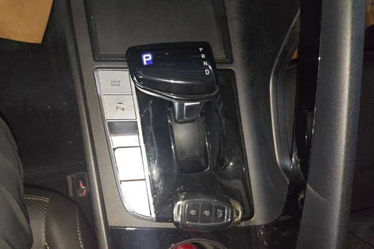 Used Hyundai Elantra 2023 1.5L CVT GLX Elite Edition Gear Lever