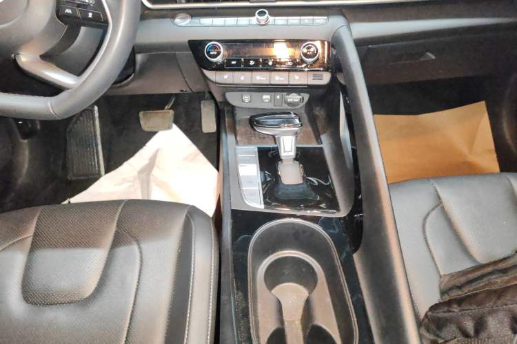 Used Hyundai Elantra 2023 1.5L CVT LUX Prestige Edition Gear Lever