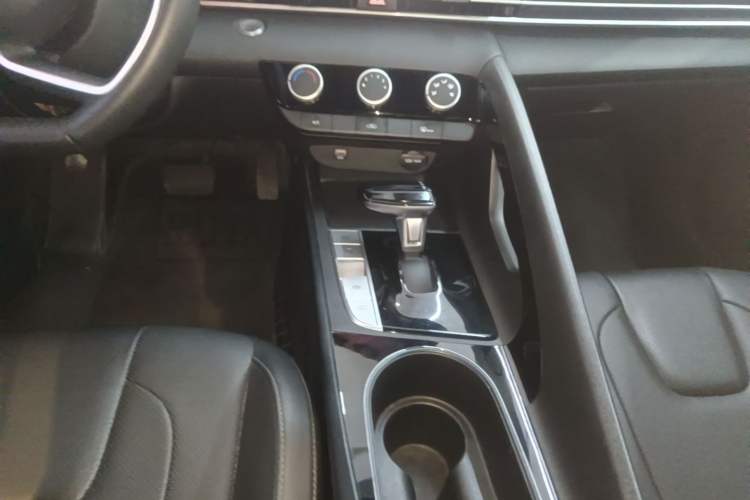 Used Hyundai Elantra 2023 1.5L CVT GLX Elite Edition Gear Lever