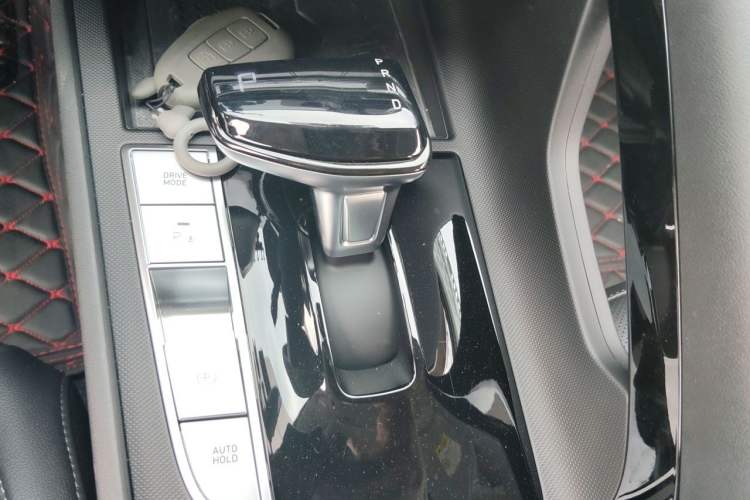 Used Hyundai Elantra 2023 1.5L CVT LUX Prestige Edition Gear Lever