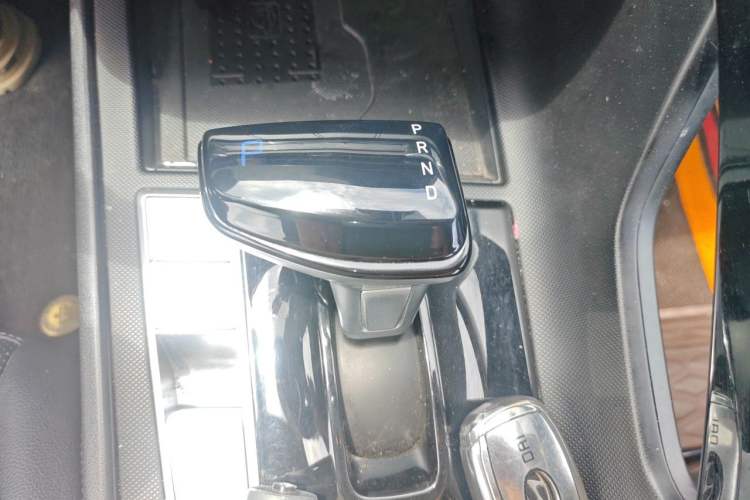 Used Hyundai Elantra 2023 1.5L CVT LUX Prestige Edition Gear Lever